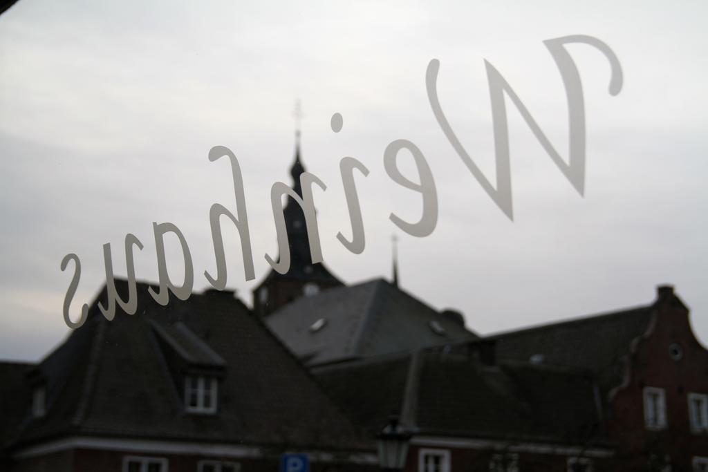 Gast-Und Weinhaus Zwiebelturm 케르켄 외부 사진